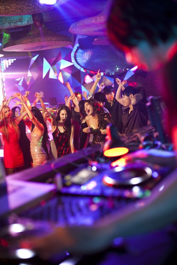 La magie des boîtes de nuit à Aix-en-Provence : découvrez-les !